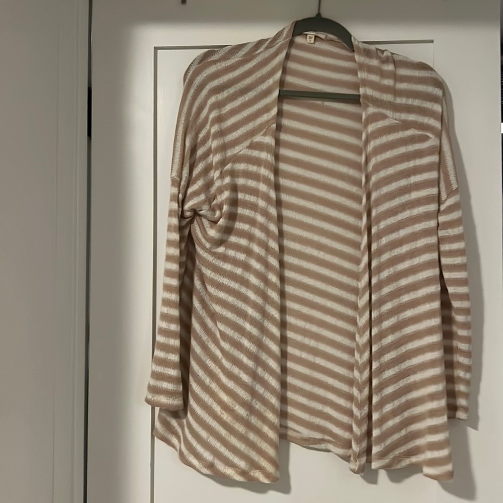 Pleione lightweight tan and white sweater
